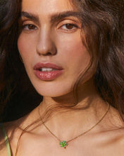 Load image into Gallery viewer, Clover Short Pendant Necklace

