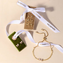 Load image into Gallery viewer, Cz Bow Studs On Velvet Gift Tag
