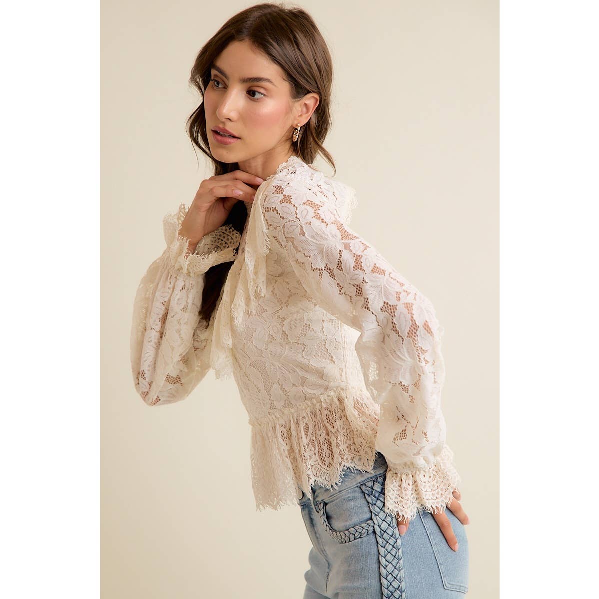 LACE RUFFLED BACK OPEN BLOUSE Cream