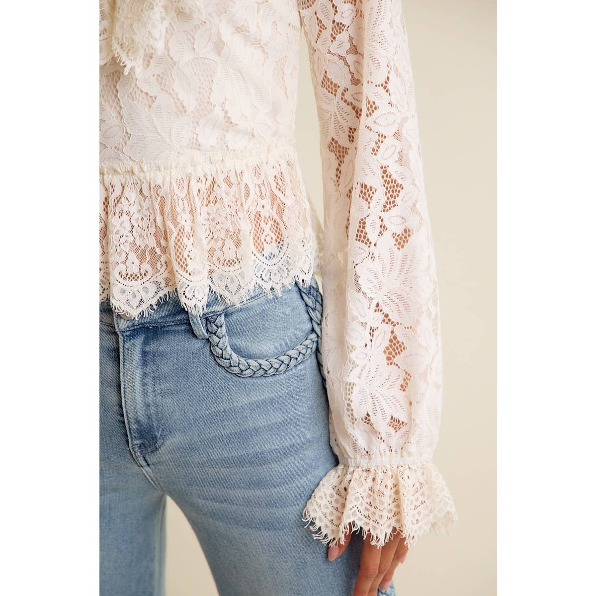 LACE RUFFLED BACK OPEN BLOUSE Cream