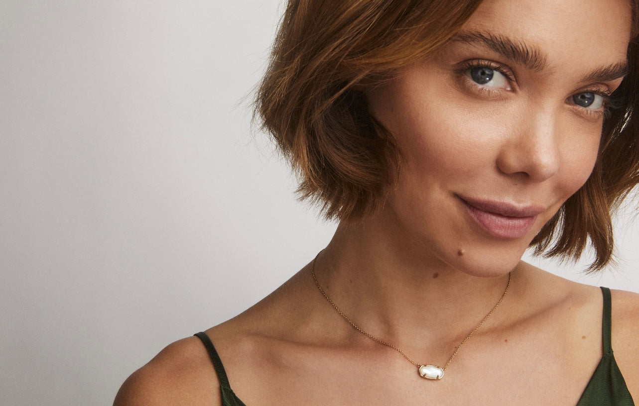 Elisa Short Pendant Necklace
