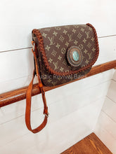 Load image into Gallery viewer, The Eden Fringeless Crossbody - Chocolate
